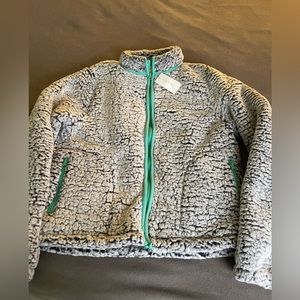 NWT Mia and Tess fleece zip up women’s size small
